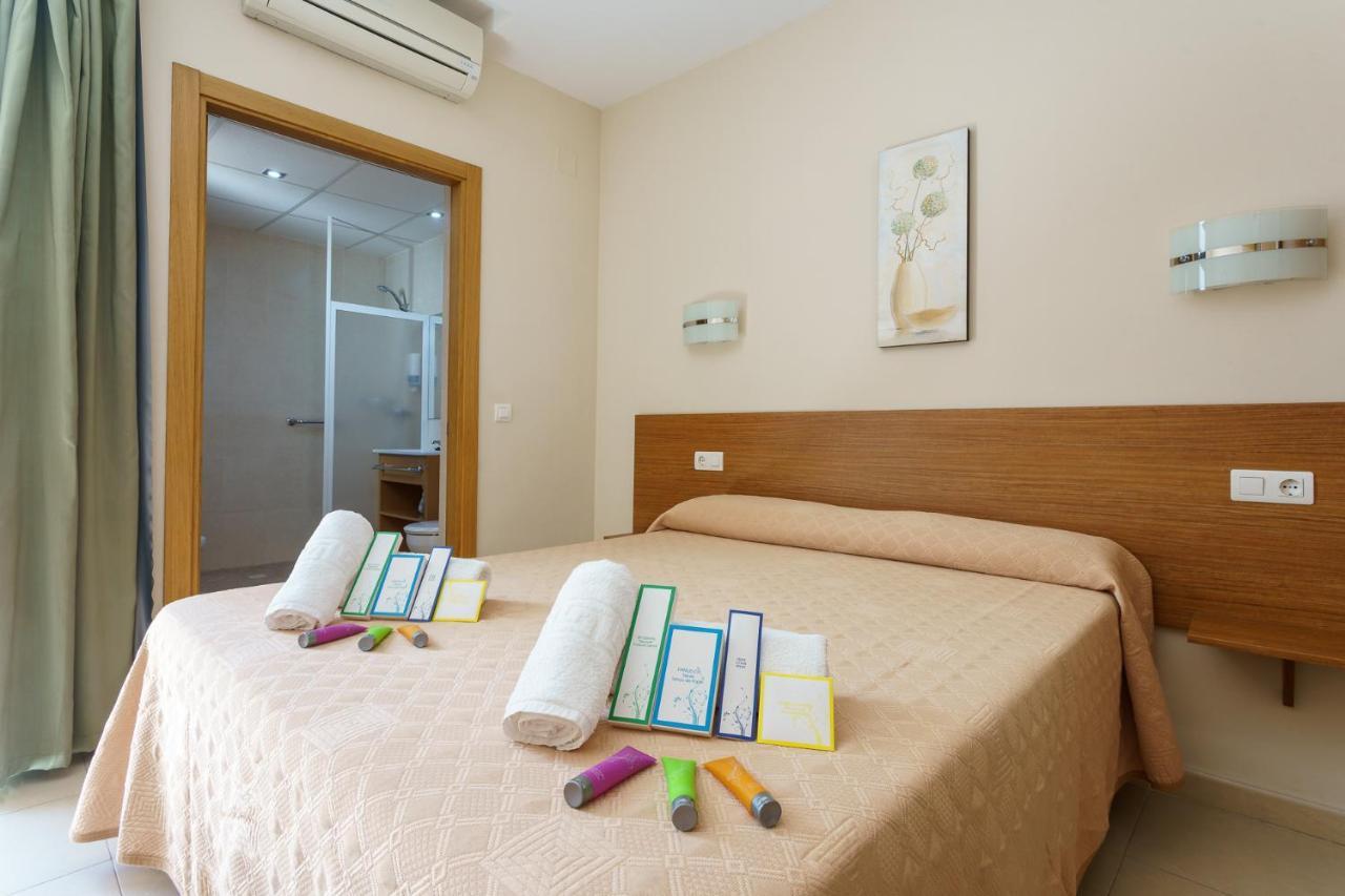 Hostal Costabella Powered By Faro Homes Fuengirola Extérieur photo