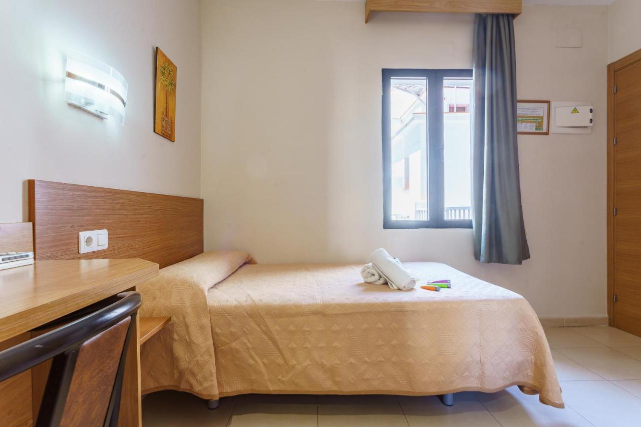 Hostal Costabella Powered By Faro Homes Fuengirola Extérieur photo