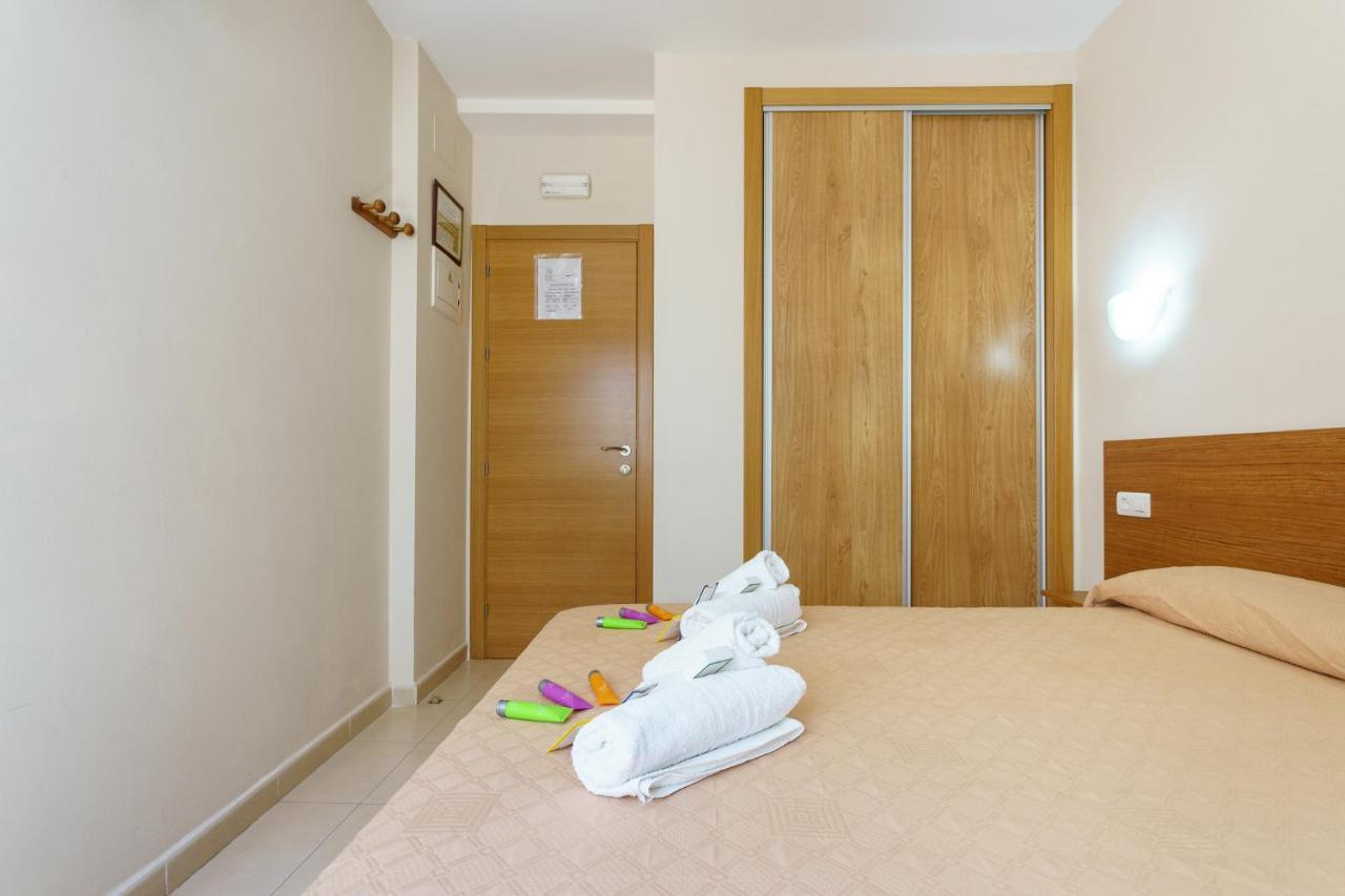 Hostal Costabella Powered By Faro Homes Fuengirola Extérieur photo