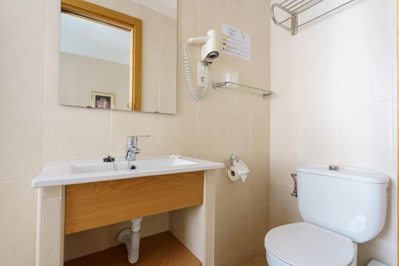 Hostal Costabella Powered By Faro Homes Fuengirola Extérieur photo