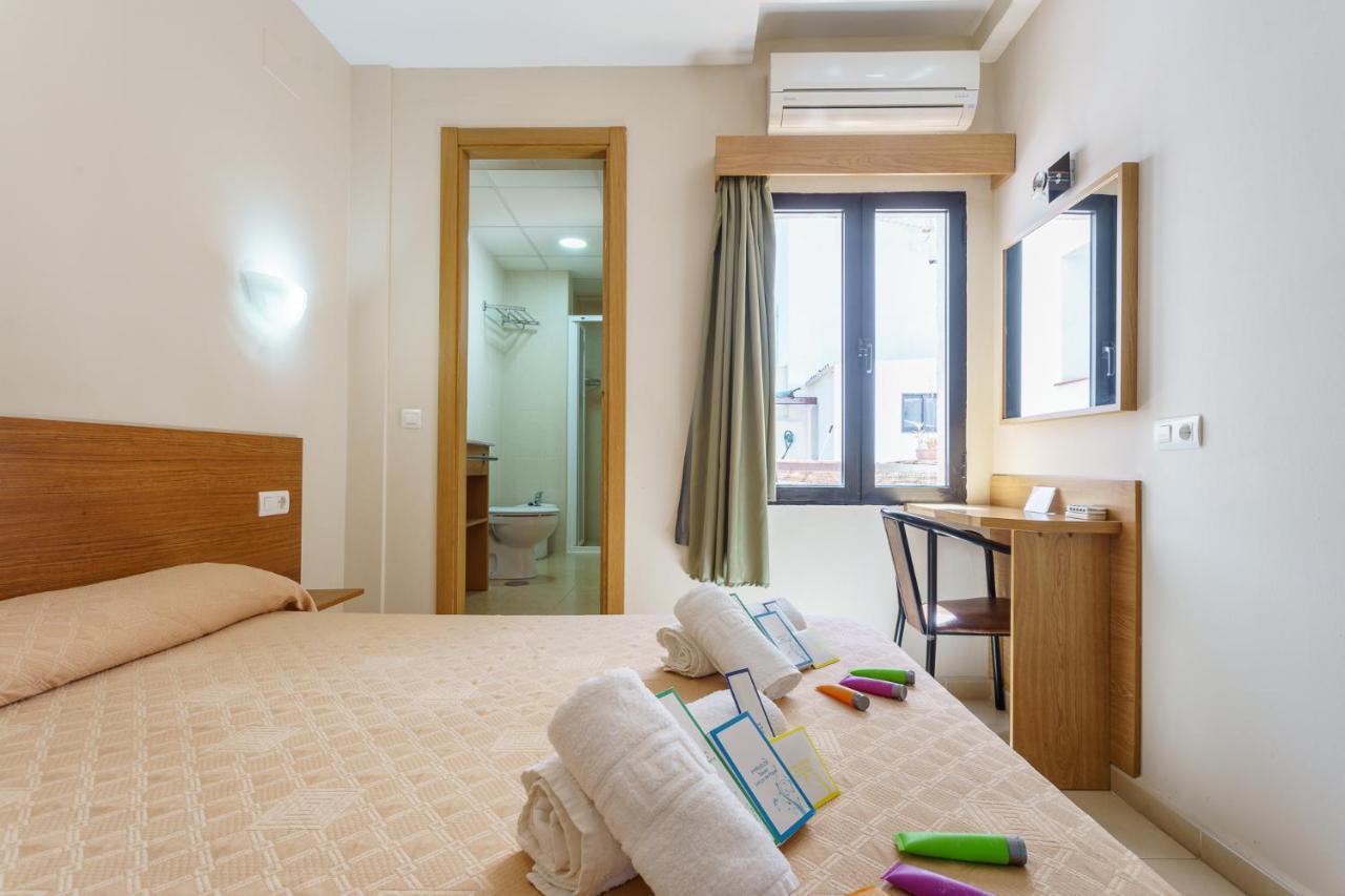 Hostal Costabella Powered By Faro Homes Fuengirola Extérieur photo