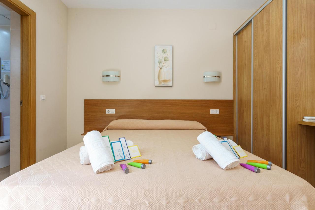 Hostal Costabella Powered By Faro Homes Fuengirola Extérieur photo