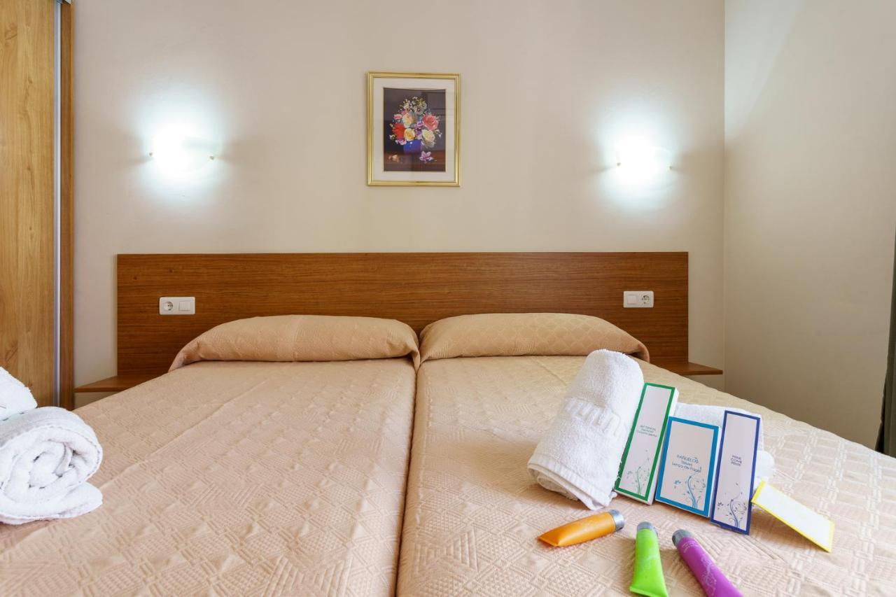 Hostal Costabella Powered By Faro Homes Fuengirola Extérieur photo