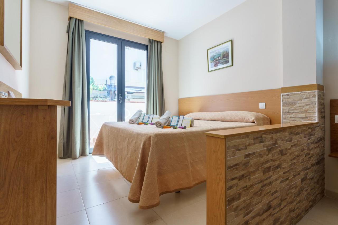 Hostal Costabella Powered By Faro Homes Fuengirola Chambre photo
